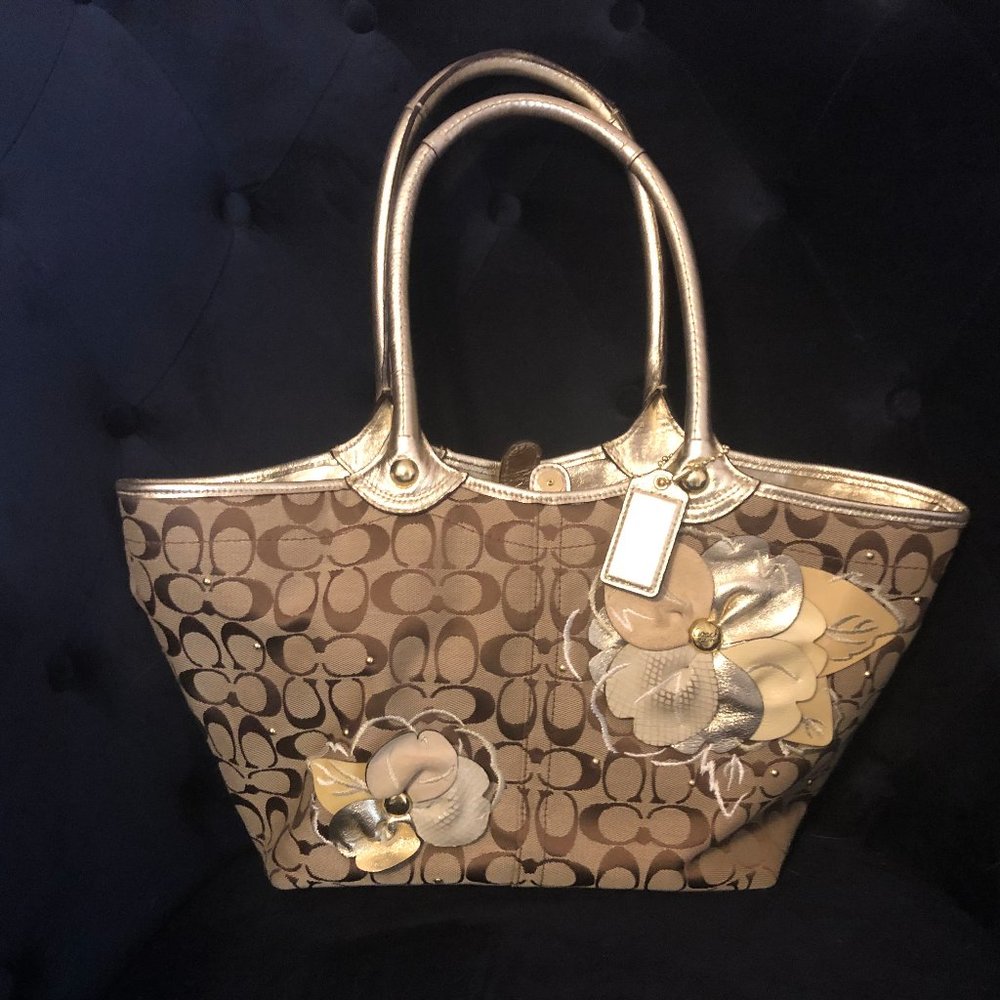 Beautiful and Flirty Authentic Coach Purse!